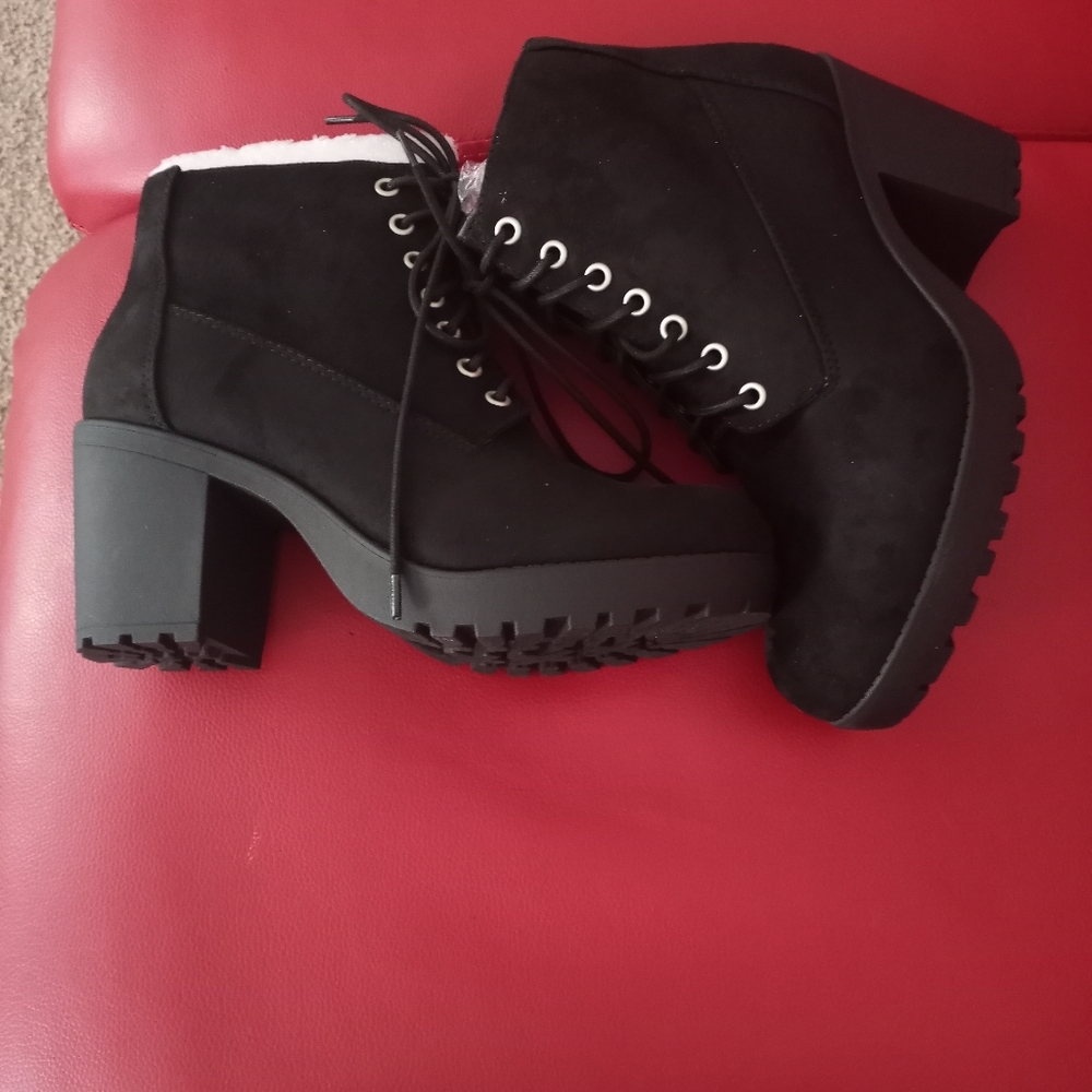 UNR8ED BLACK BOOTS
